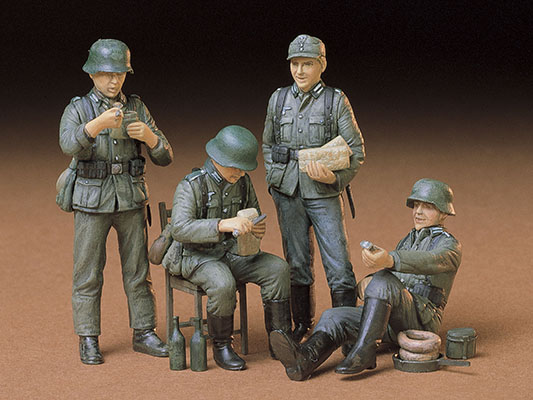 1/35 German Soldiers at Rest