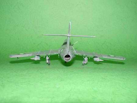 1/48  Mikoyan-Gurevich MiG-15 UTI Midget