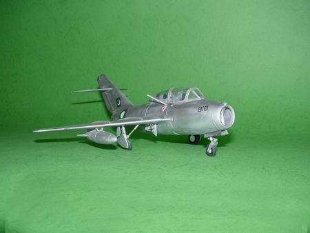1/48  Mikoyan-Gurevich MiG-15 UTI Midget
