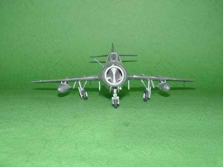 1/48  Mikoyan-Gurevich MiG-15 UTI Midget