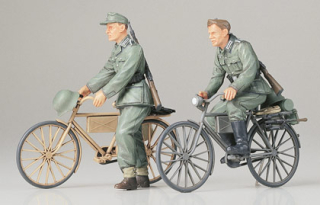 1/35 German Soldier w/Bicycles