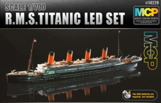 1/700 Titanic + LED set
